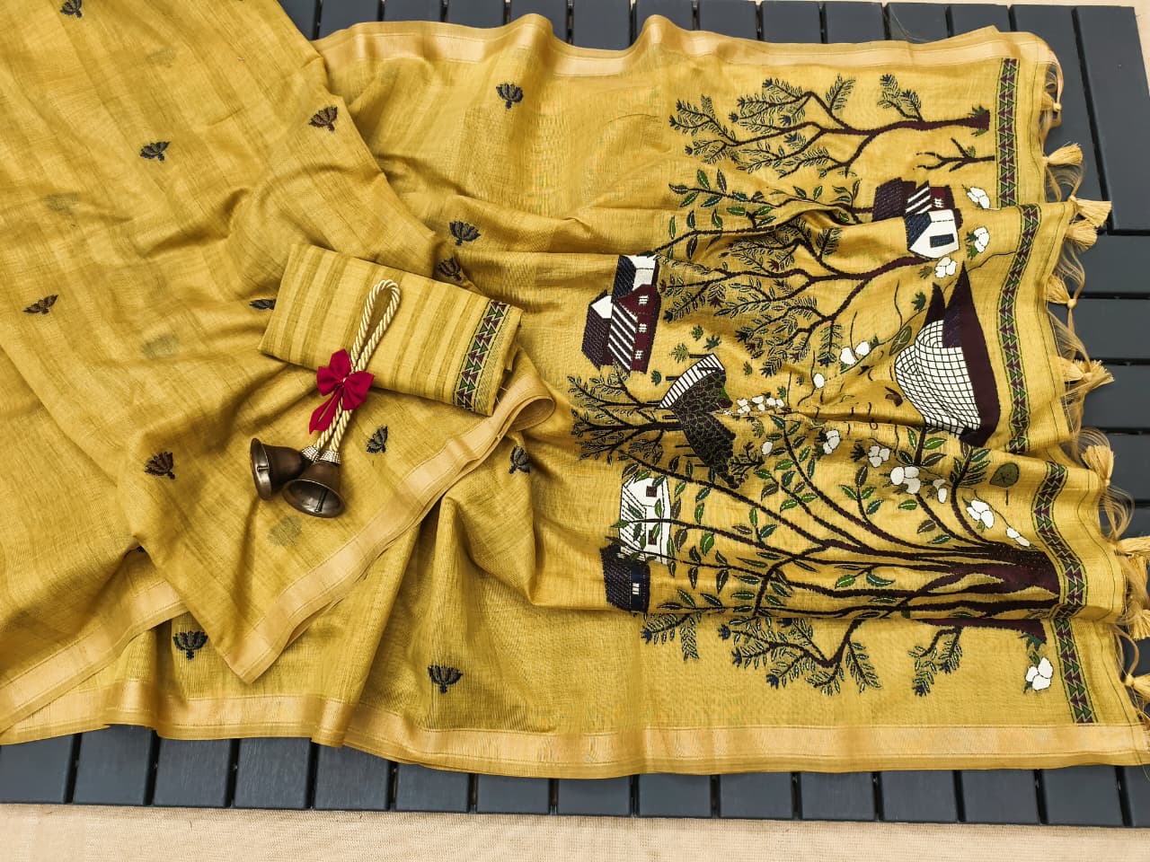 OUR LATEST ELEGANT DESIGN IN A GHICHA COTTON SAREE